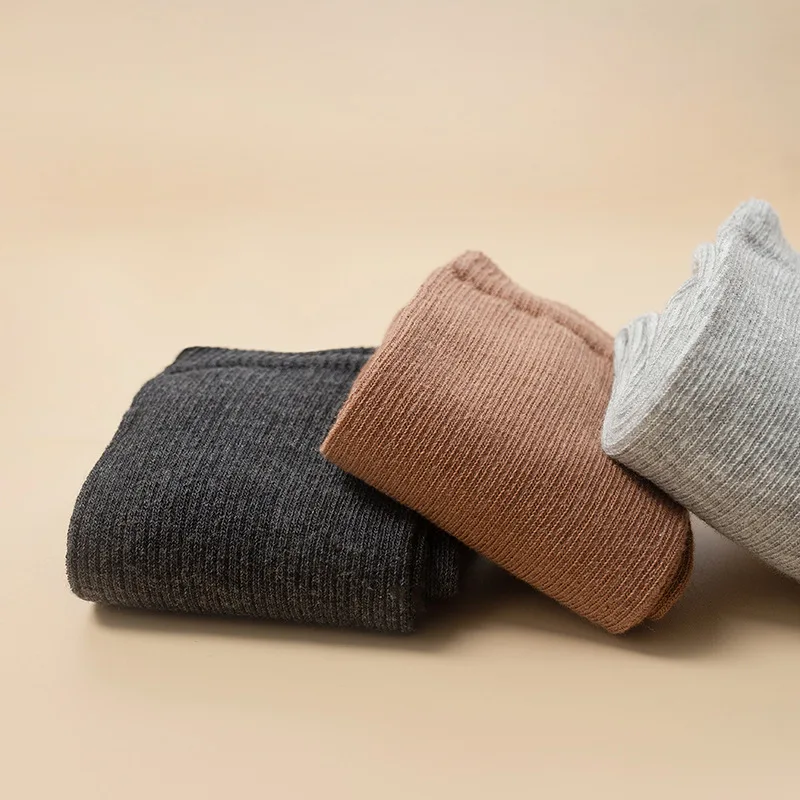 Носки мужские и женские однотонные простые носки средней длины осенне-зимние женские
Носки мужские и женские однотонные простые носки средней длины осенне-зимние женские
