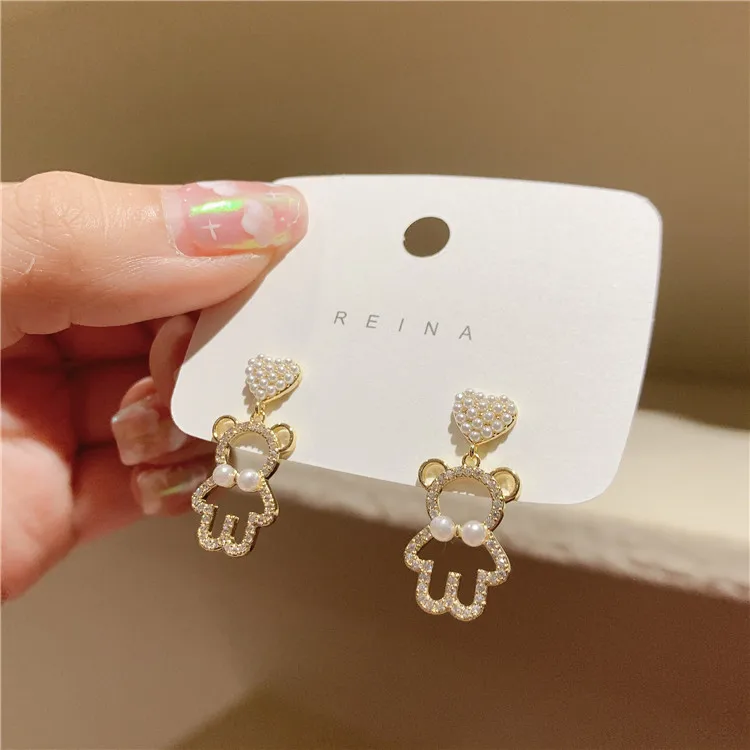 Жемчужные серьги для женщин, изысканные маленькие серьги в Корейском стиле, простые милые серьги, красивые украшения для вечеринок
Жемчужные серьги для женщин, изысканные маленькие серьги в Корейском стиле, простые милые серьги, красивые украшения для вечеринок