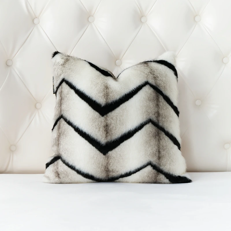 Faux Fur Throw Pillow Covers Luxury Soft Fur Cushion Cover Pillowcase 45*45CM Only Covers Pillow Core Not Included
Faux Fur Throw Pillow Covers Luxury Soft Fur Cushion Cover Pillowcase 45*45CM Only Covers Pillow Core Not Included