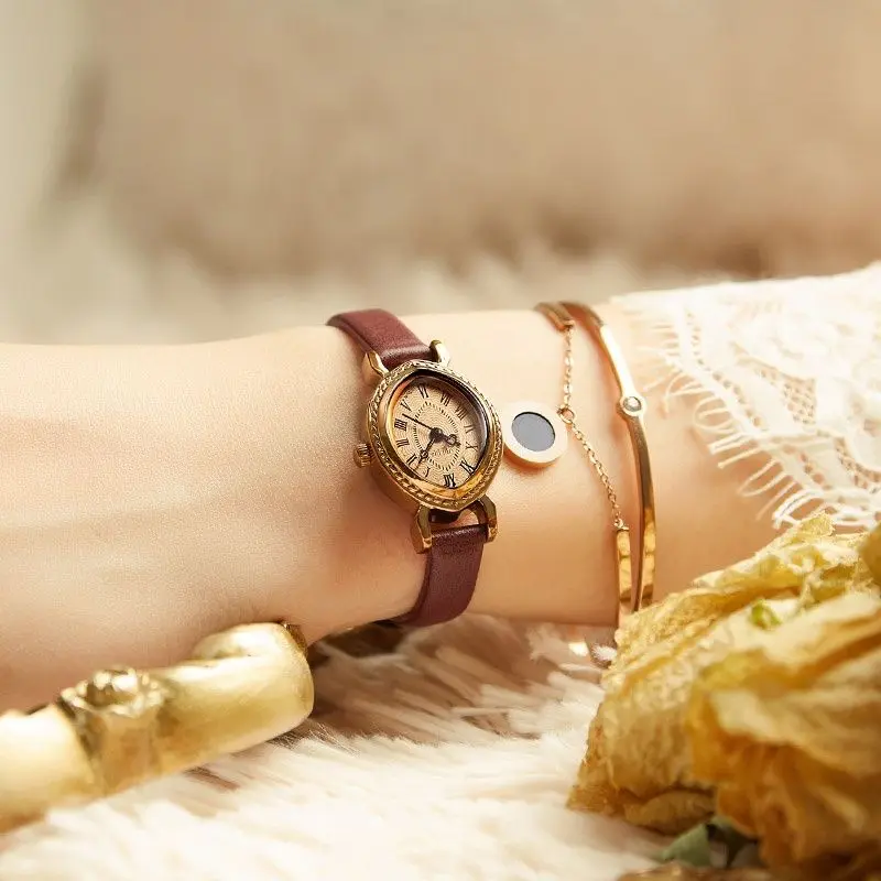 Women's Watch European and American Retro Court Small Dial Olive Shell Quartz Waterproof Women's Watch Fashion Watch
Women's Watch European and American Retro Court Small Dial Olive Shell Quartz Waterproof Women's Watch Fashion Watch