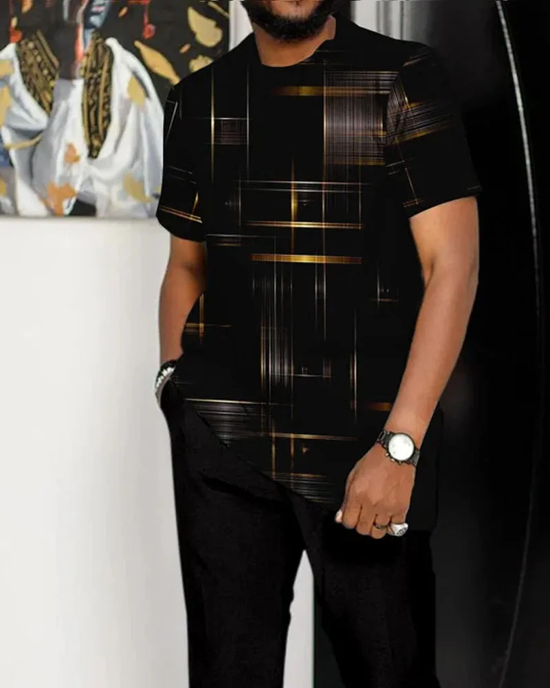 Мужской костюм в стиле пэчворк с цветным принтом и короткими рукавами
Мужской костюм в стиле пэчворк с цветным принтом и короткими рукавами