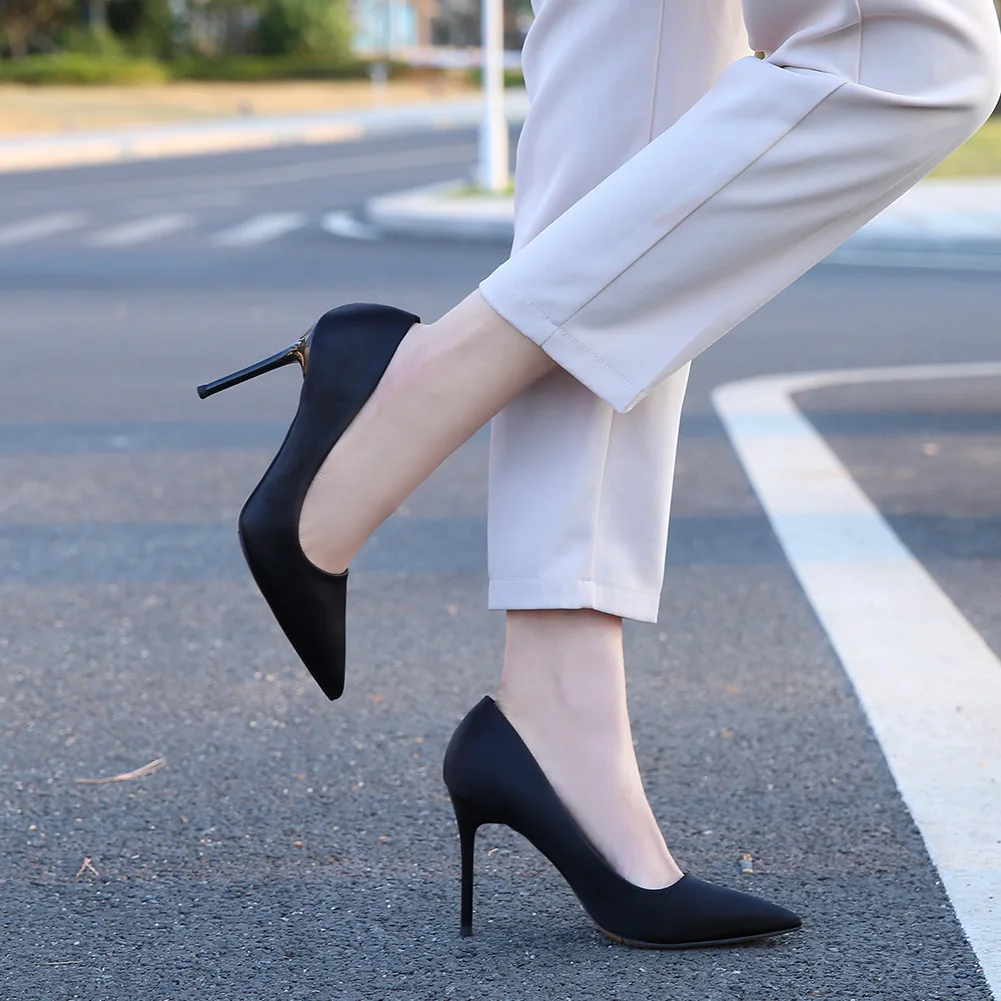 Womens Sexy Silk High Heels Spring Ponted Toe Satin Thin Heel Pumps Black Green 42 43 Wedding Shoes Female Fashion Heels
Womens Sexy Silk High Heels Spring Ponted Toe Satin Thin Heel Pumps Black Green 42 43 Wedding Shoes Female Fashion Heels