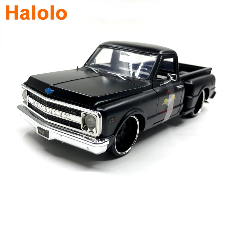 1:24 1969 Chevrolet CAMARO Pickup High Simulation Diecast Car Metal Alloy Model Car Chevy Toys For Children Gift Collection
1:24 1969 Chevrolet CAMARO Pickup High Simulation Diecast Car Metal Alloy Model Car Chevy Toys For Children Gift Collection