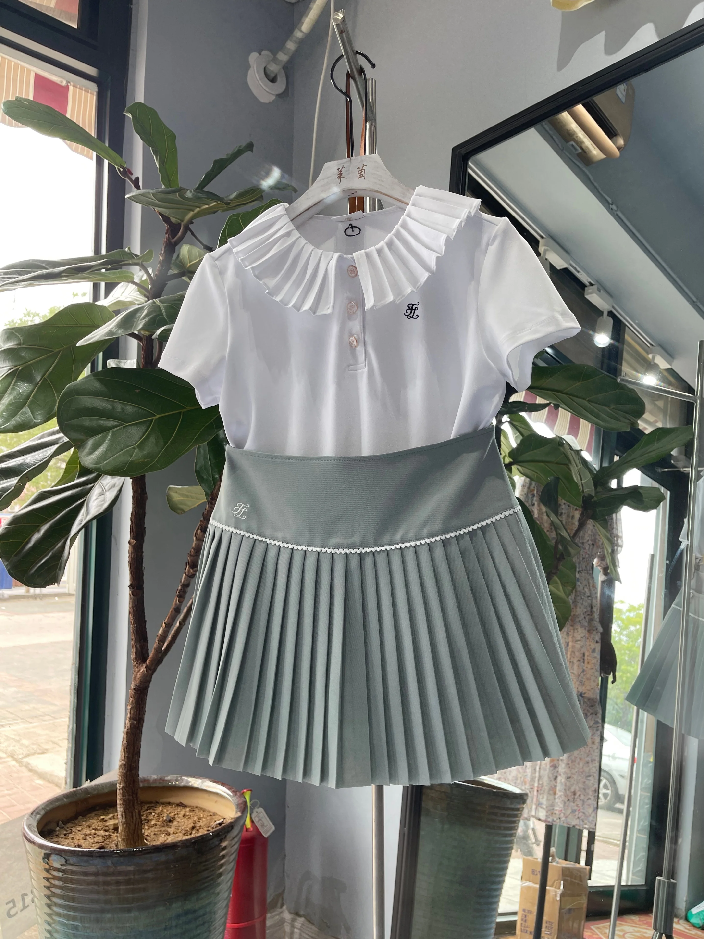 FL New Summer Korea Golf Clothing Women's Quick Dry Tennis Badminton Sports Jersey Summer Short Sleeve T-Shirt Top
FL New Summer Korea Golf Clothing Women's Quick Dry Tennis Badminton Sports Jersey Summer Short Sleeve T-Shirt Top