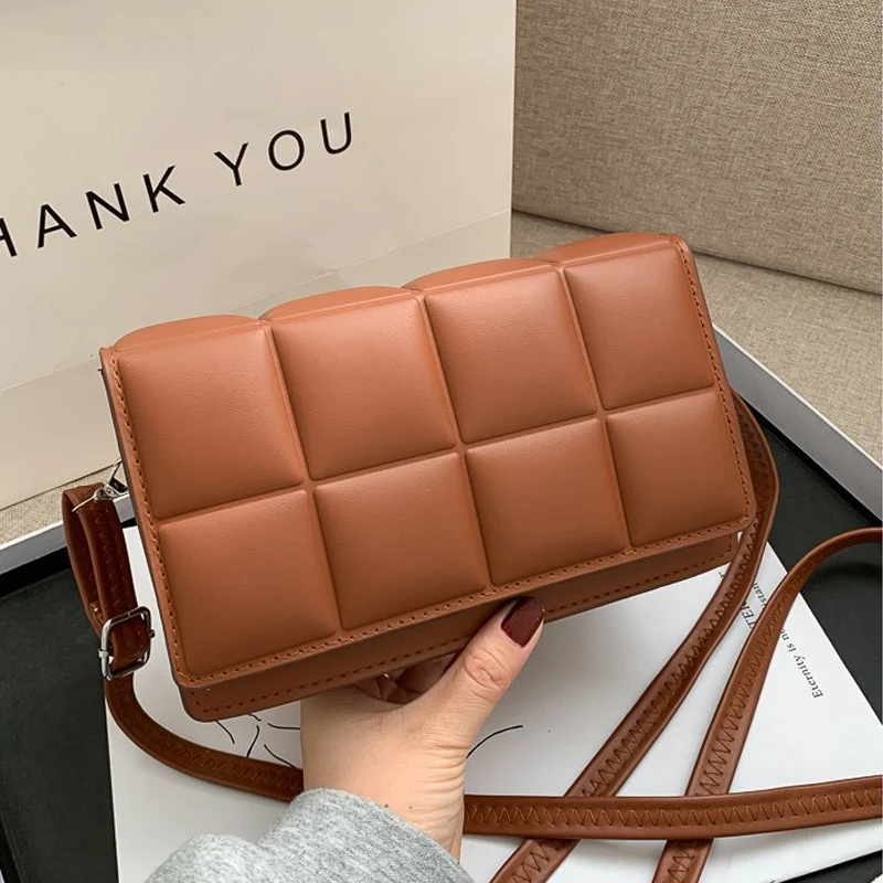 Spring Designer Women's Bag 2021 New Fashion Rhombus Indentation Messenger Small Square Bags Shoulder Cheap Free Shipping Purse
Spring Designer Women's Bag 2021 New Fashion Rhombus Indentation Messenger Small Square Bags Shoulder Cheap Free Shipping Purse