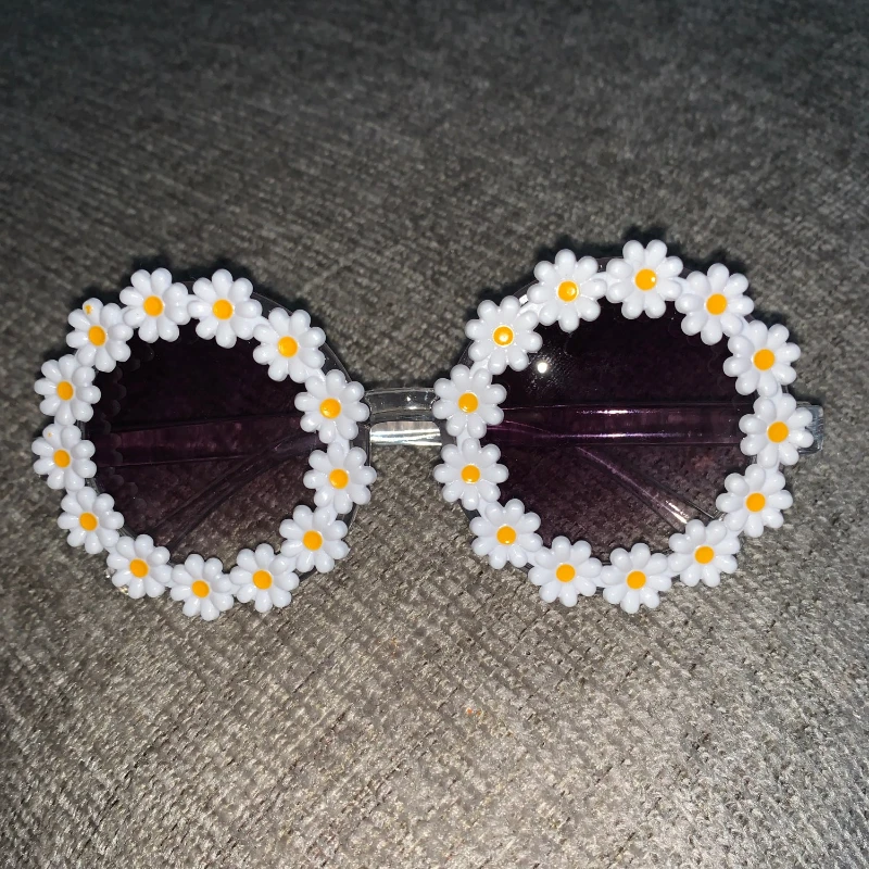 Kids Sunglasses Sun Flower Fashion Children Sunglasses Girls Baby Shades Glasses UV400 Outdoor Travel Sun Protection Eyewear
Kids Sunglasses Sun Flower Fashion Children Sunglasses Girls Baby Shades Glasses UV400 Outdoor Travel Sun Protection Eyewear