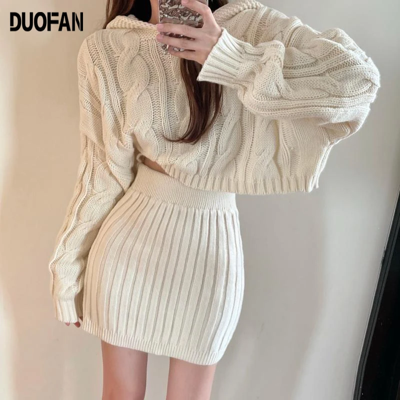 Новинка Осень-зима пуловер DUOFAN с воротником «хомут» в Корейском стиле вязаный свитер женская вязаная юбка на бедрах комплект из двух предме... 
Новинка Осень-зима пуловер DUOFAN с воротником «хомут» в Корейском стиле вязаный свитер женская вязаная юбка на бедрах комплект из двух предме...