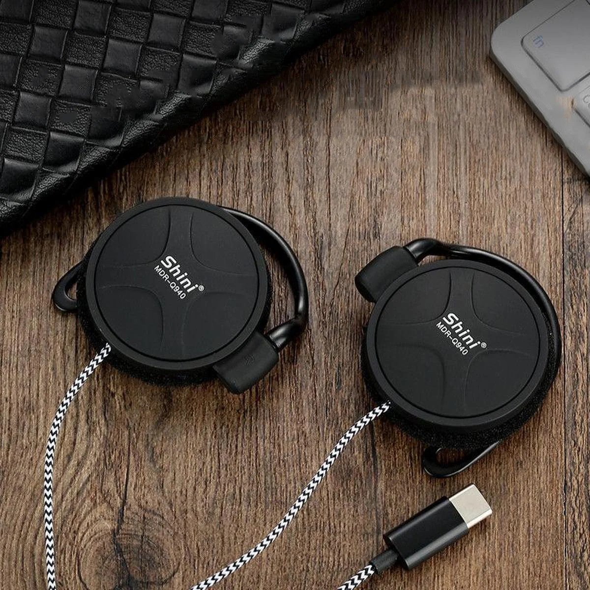 Ear Hook Headphone Type-C Plug Earphone Ear Hanging Type Is Suitable For Android Huawei Xiaomi Vivo Oppo Mobile Phone
Ear Hook Headphone Type-C Plug Earphone Ear Hanging Type Is Suitable For Android Huawei Xiaomi Vivo Oppo Mobile Phone