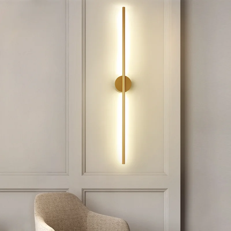 

Настенный светильник золотого цвета с длинной рукояткой в современном стиле, простой декор в скандинавском стиле, внутренний фон, настенный светильник для гостиной, спальни, лестницы