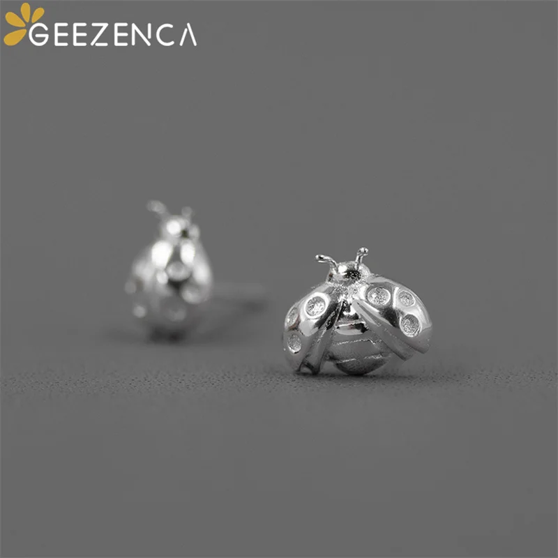 Женские серьги-гвоздики GEEZENCA, асимметричные маленькие серьги из стерлингового серебра 925 пробы с божьей коровкой, оригинальный дизайн
Женские серьги-гвоздики GEEZENCA, асимметричные маленькие серьги из стерлингового серебра 925 пробы с божьей коровкой, оригинальный дизайн