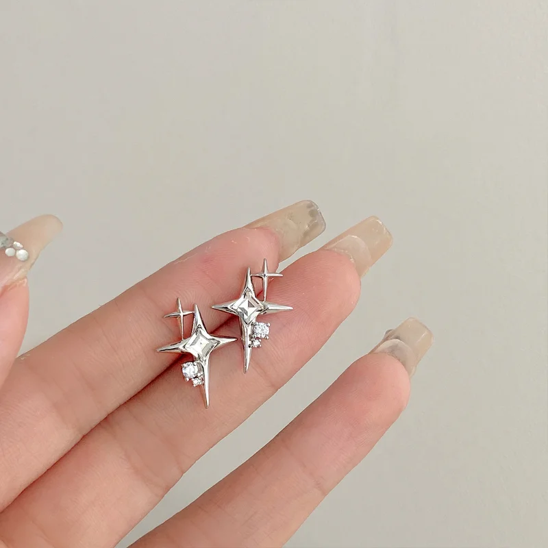 

2023 модные серебряные серьги-гвоздики с крестом и звездой из циркония для женщин и девушек корейские индивидуальные серьги с четырьмя острыми звездами ювелирные изделия