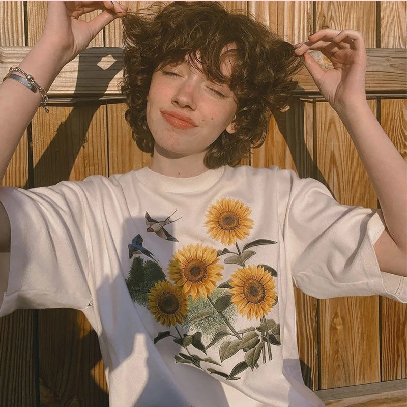 New Retro white sunflower print short-sleeved T-shirt women's trendy summer Top women 2022 Oversized t-shirt y2k Woman clothes
New Retro white sunflower print short-sleeved T-shirt women's trendy summer Top women 2022 Oversized t-shirt y2k Woman clothes