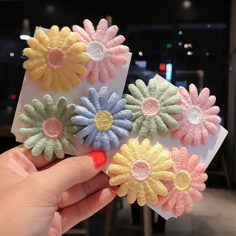 Korean Cute Two Daisy Flower Hairpin For Girl Children Kawaii Temperament Small Cloth Hair Clips Barrettes Fashion Accessories
Korean Cute Two Daisy Flower Hairpin For Girl Children Kawaii Temperament Small Cloth Hair Clips Barrettes Fashion Accessories