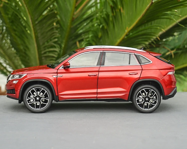 

Zhengfeng 1/18 original factory Diecast Alloy Model car SKODA KODIAQ GT for gift and collection
