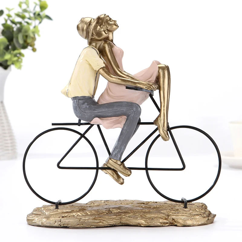 Sweet Date Lovers Statue Countryside Bike Joy Ride Couple Sculpture First Love Ornament Wedding Decor Valentine's Day Gift Craft
Sweet Date Lovers Statue Countryside Bike Joy Ride Couple Sculpture First Love Ornament Wedding Decor Valentine's Day Gift Craft