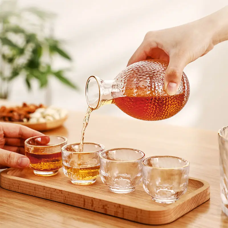 Japanese Style Sake Pot Set Glass Wine Warmer Hot Wine Pot Home Wine Glass Hammered Gold Edge Wine Shot Glass
Japanese Style Sake Pot Set Glass Wine Warmer Hot Wine Pot Home Wine Glass Hammered Gold Edge Wine Shot Glass