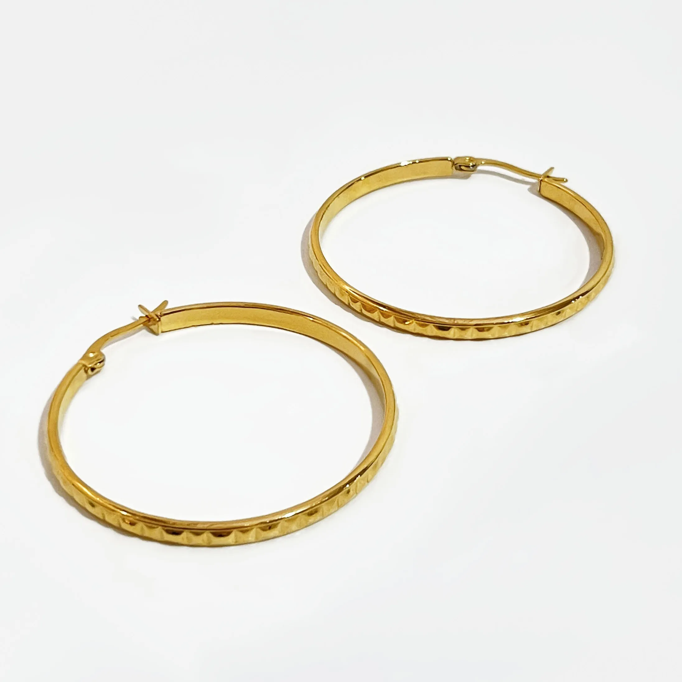 Peri'sBox Trendy Large Gold Color Titanium Steel Hoop Earring Geometric Twisted Earring For Women Daily Classic Jewelry
Peri'sBox Trendy Large Gold Color Titanium Steel Hoop Earring Geometric Twisted Earring For Women Daily Classic Jewelry
