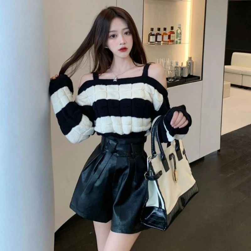 Woman Stripe Print Casual Knit Two Piece Set Fwmale Long Sleeve Slash Neck Tops and Short Pu Pants Two Piece Clothing Set G44
Woman Stripe Print Casual Knit Two Piece Set Fwmale Long Sleeve Slash Neck Tops and Short Pu Pants Two Piece Clothing Set G44