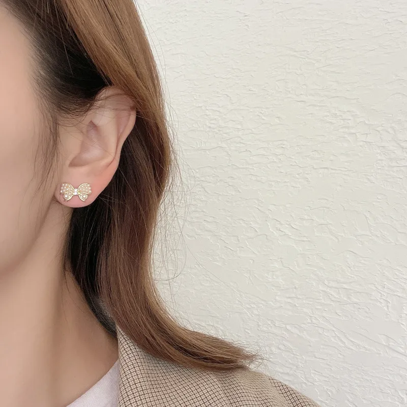 Lovely Bowknot Pearl zircon Earrings For Women Trendy Shiny Pearls Dangle Earrings Korean Jewelry Girls Party
Lovely Bowknot Pearl zircon Earrings For Women Trendy Shiny Pearls Dangle Earrings Korean Jewelry Girls Party