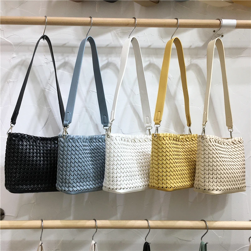 Designer Hollow Woven Basket Bag Brands Shoulder Crossbody Bags Summer Beach Big Bucket Bag Travel Shopping Purses Bali Sac 2022
Designer Hollow Woven Basket Bag Brands Shoulder Crossbody Bags Summer Beach Big Bucket Bag Travel Shopping Purses Bali Sac 2022