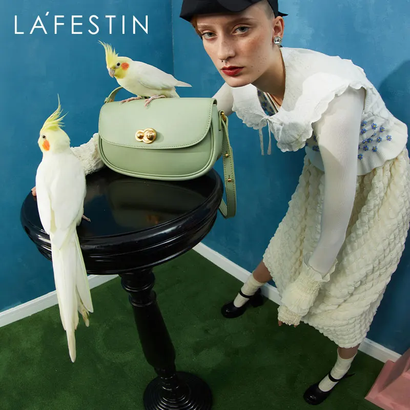 LA FESTIN Autumn and Winter 2022 New Fashion All-match Luxury Women Handbag Underarm Crossbody Original Saddle Bag Split Leather
LA FESTIN Autumn and Winter 2022 New Fashion All-match Luxury Women Handbag Underarm Crossbody Original Saddle Bag Split Leather