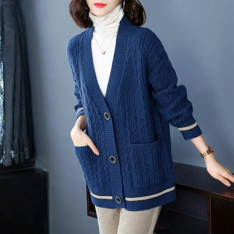 2022 Autumn Winter Women Fashion V-neck Knitted Outerwear Female Long-sleeved Sweater Coats Ladies Short Loose Cardigans W361
2022 Autumn Winter Women Fashion V-neck Knitted Outerwear Female Long-sleeved Sweater Coats Ladies Short Loose Cardigans W361