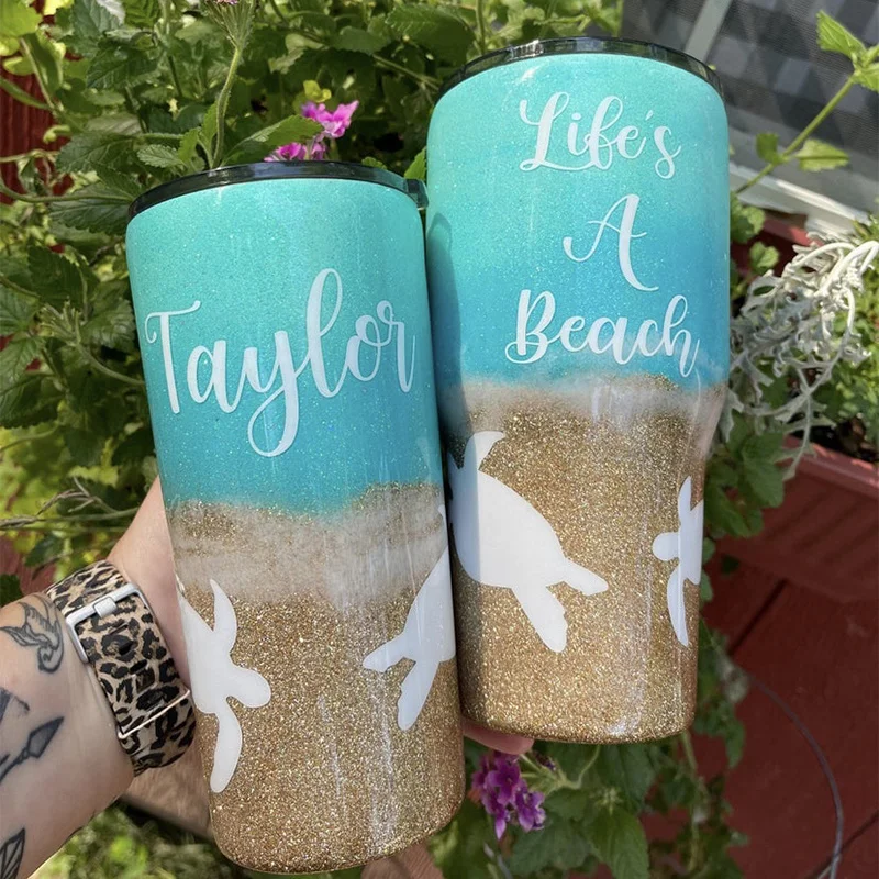 Gobelet époxy personnalisé sur le thème de l'eau et de la plage en or avec paillettes
Gobelet époxy personnalisé sur le thème de l'eau et de la plage en or avec paillettes