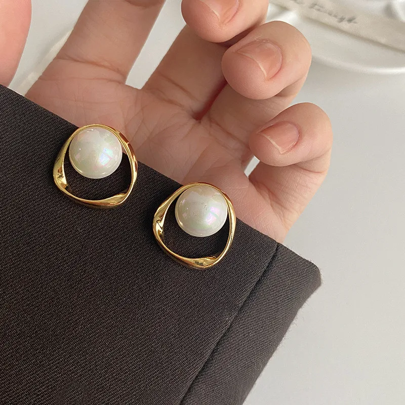 2022 New Imitation Pearl Earring For Women Gold Colour Round Stud Earrings Christmas Gifts Irregular Design Unusual Earrings
2022 New Imitation Pearl Earring For Women Gold Colour Round Stud Earrings Christmas Gifts Irregular Design Unusual Earrings