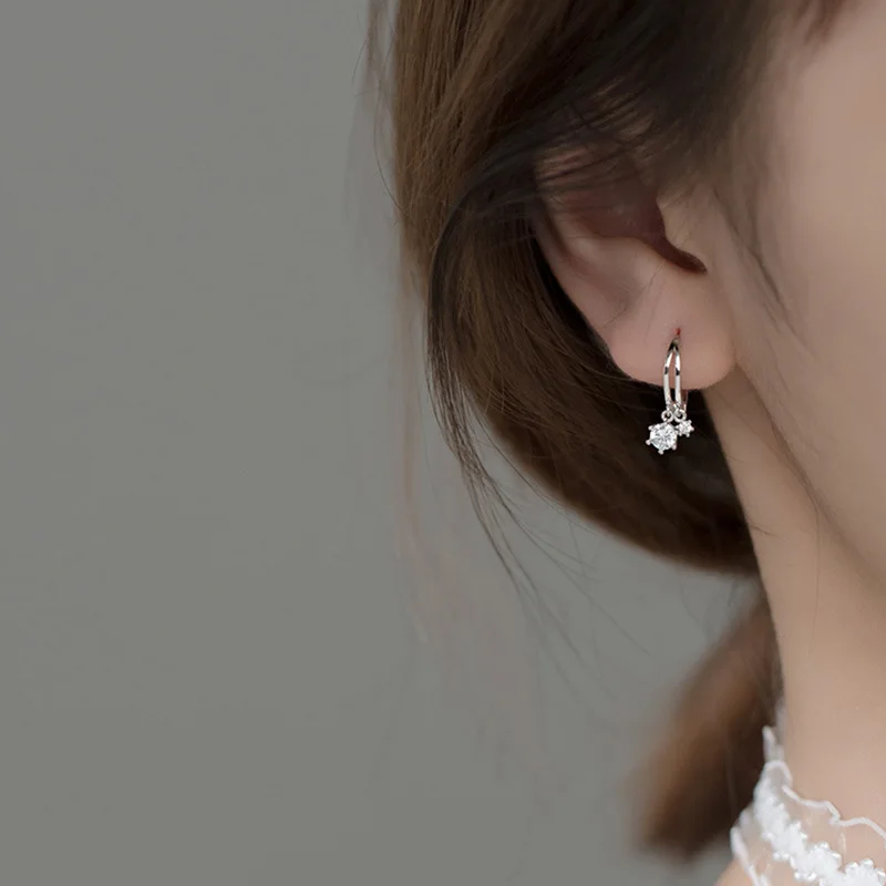 Romantic Design Shiny Circular Stud Earring Women Simple Banquet Fashion Popular Earrings Jewelry
Romantic Design Shiny Circular Stud Earring Women Simple Banquet Fashion Popular Earrings Jewelry