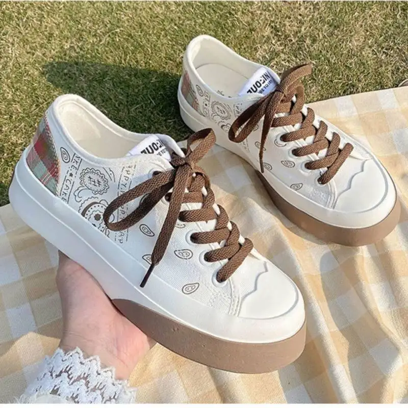 Designer Sneakers Women 2022 Summer Plaid Canvas Shoes Lace Up Casual Sneakers Students Daily Wear Platform Vulcanized Shoes
Designer Sneakers Women 2022 Summer Plaid Canvas Shoes Lace Up Casual Sneakers Students Daily Wear Platform Vulcanized Shoes