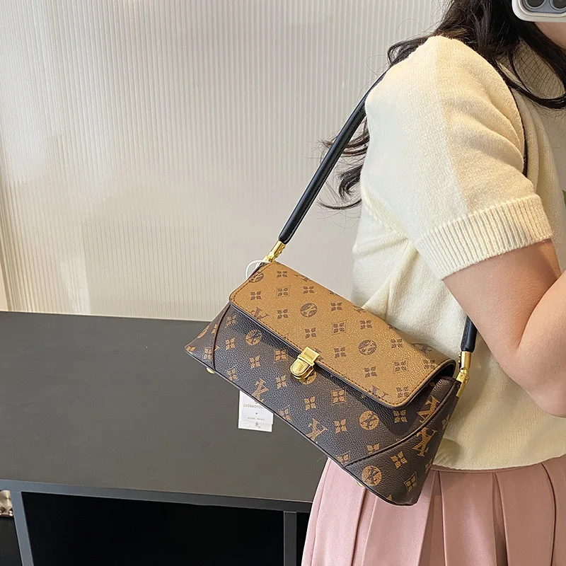 Ladies Fashion Small Underarm Shoulder Bag For Women Retro Classic Female Cross Body Clutch Purse Tote Handbag With Zipper Closu
Ladies Fashion Small Underarm Shoulder Bag For Women Retro Classic Female Cross Body Clutch Purse Tote Handbag With Zipper Closu