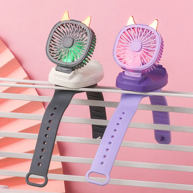 Children's Wristband Electric Watch Cartoon Children's Fan Toy Handheld Portable Watch Gift Fan Neck Luminous Day Fan Fan
Children's Wristband Electric Watch Cartoon Children's Fan Toy Handheld Portable Watch Gift Fan Neck Luminous Day Fan Fan