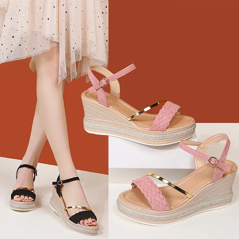 Ladies sandals new summer platform sandals fashion casual women's shoes light all-match women's slippers wholesale 35-40
Ladies sandals new summer platform sandals fashion casual women's shoes light all-match women's slippers wholesale 35-40