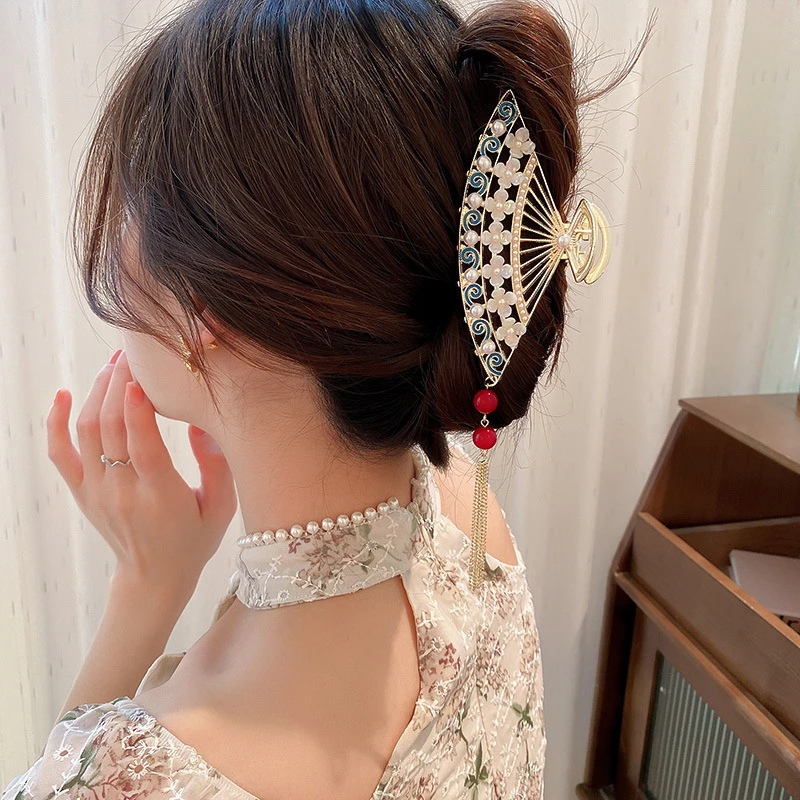 2022 New Fan-shaped Tassel Ponytail Clip Ancient Style Hair Clip Headgear Fashion Female Head Shark Clip Hair Accessories
2022 New Fan-shaped Tassel Ponytail Clip Ancient Style Hair Clip Headgear Fashion Female Head Shark Clip Hair Accessories