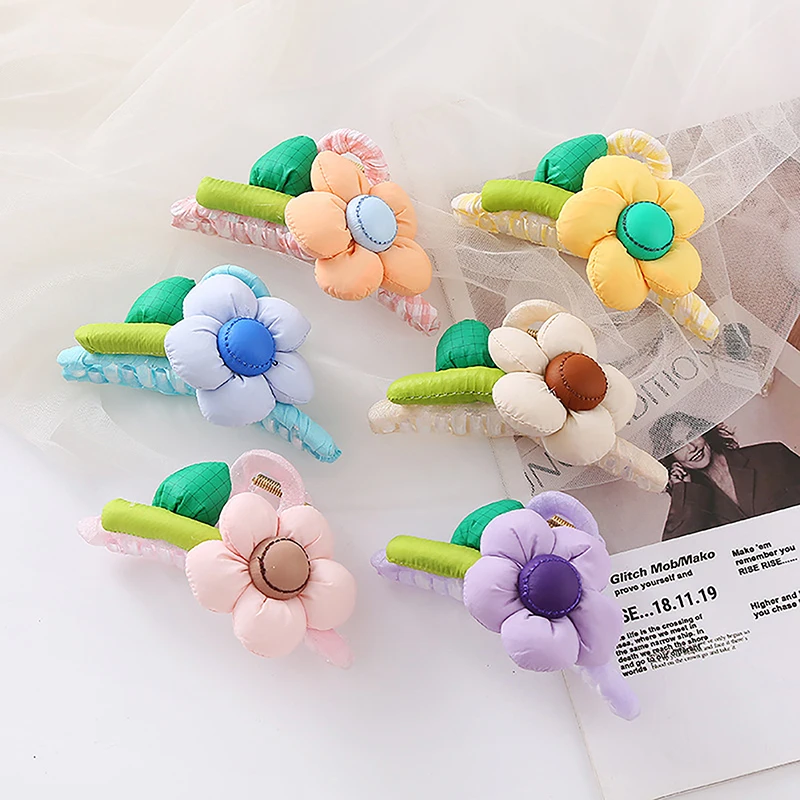 Pastoral Style Flower Claw Clip Cute Candy Color Back Of The Head High-end Shark Clip Fabric Art Cartoon Five-petaled Flowers
Pastoral Style Flower Claw Clip Cute Candy Color Back Of The Head High-end Shark Clip Fabric Art Cartoon Five-petaled Flowers