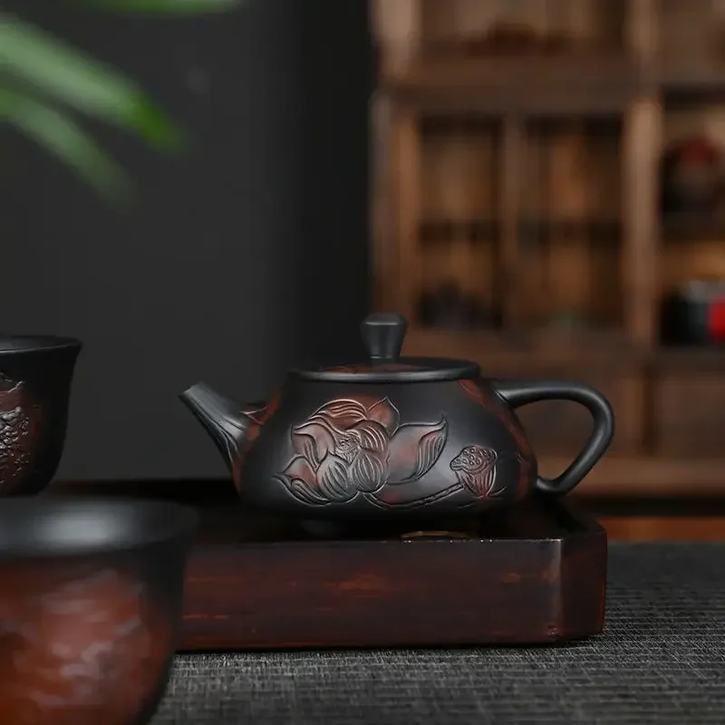 Purple Pottery Lotus Rhyme Stone Dipper Pot 190ML Relief Carving Carved Flowers Carved Flowers Kung Fu Tea Pot
Purple Pottery Lotus Rhyme Stone Dipper Pot 190ML Relief Carving Carved Flowers Carved Flowers Kung Fu Tea Pot