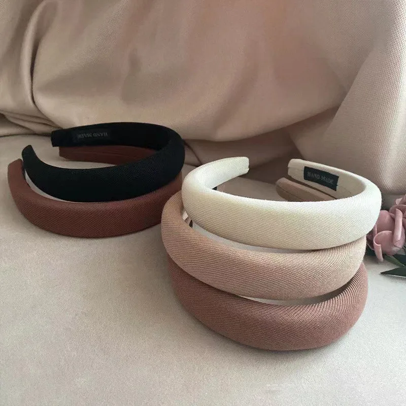 The new 2021 wide edge sponge headband, high cranial top, small pressure headband, face showing little girl hairclip
The new 2021 wide edge sponge headband, high cranial top, small pressure headband, face showing little girl hairclip