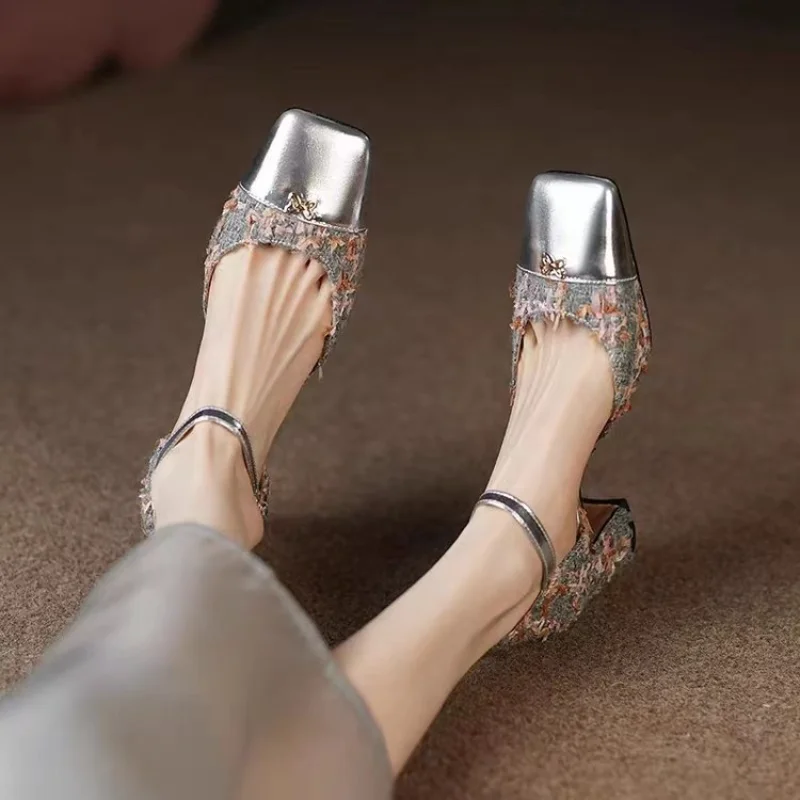 Женские туфли-лодочки на платформе и высоком каблуке
Женские туфли-лодочки на платформе и высоком каблуке