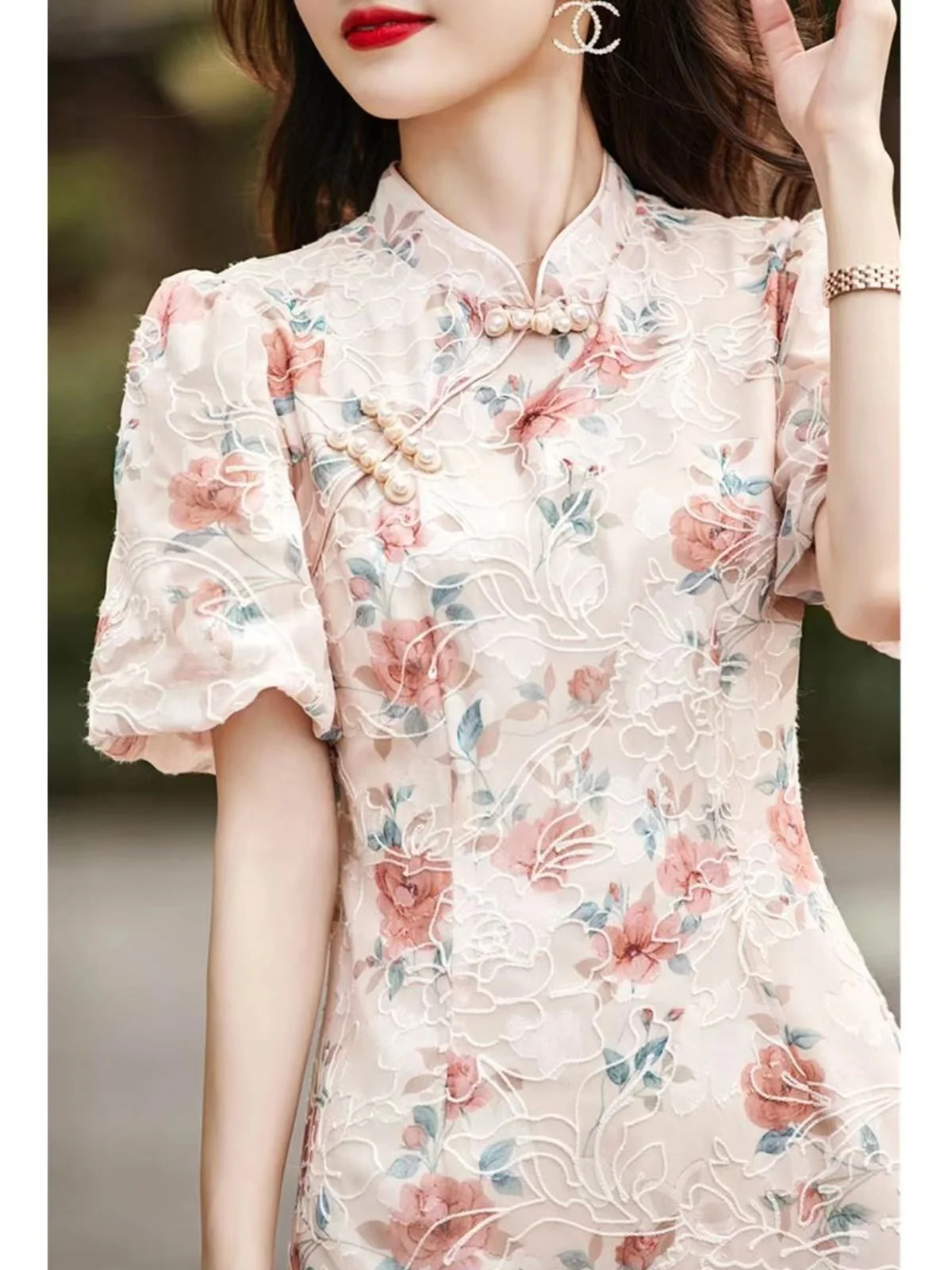 2023 Summer New High Grade Retro Embroidery Dress Women's Disc Button Waist Slim Improved Cheongsam Fragmented Flower Dress
2023 Summer New High Grade Retro Embroidery Dress Women's Disc Button Waist Slim Improved Cheongsam Fragmented Flower Dress