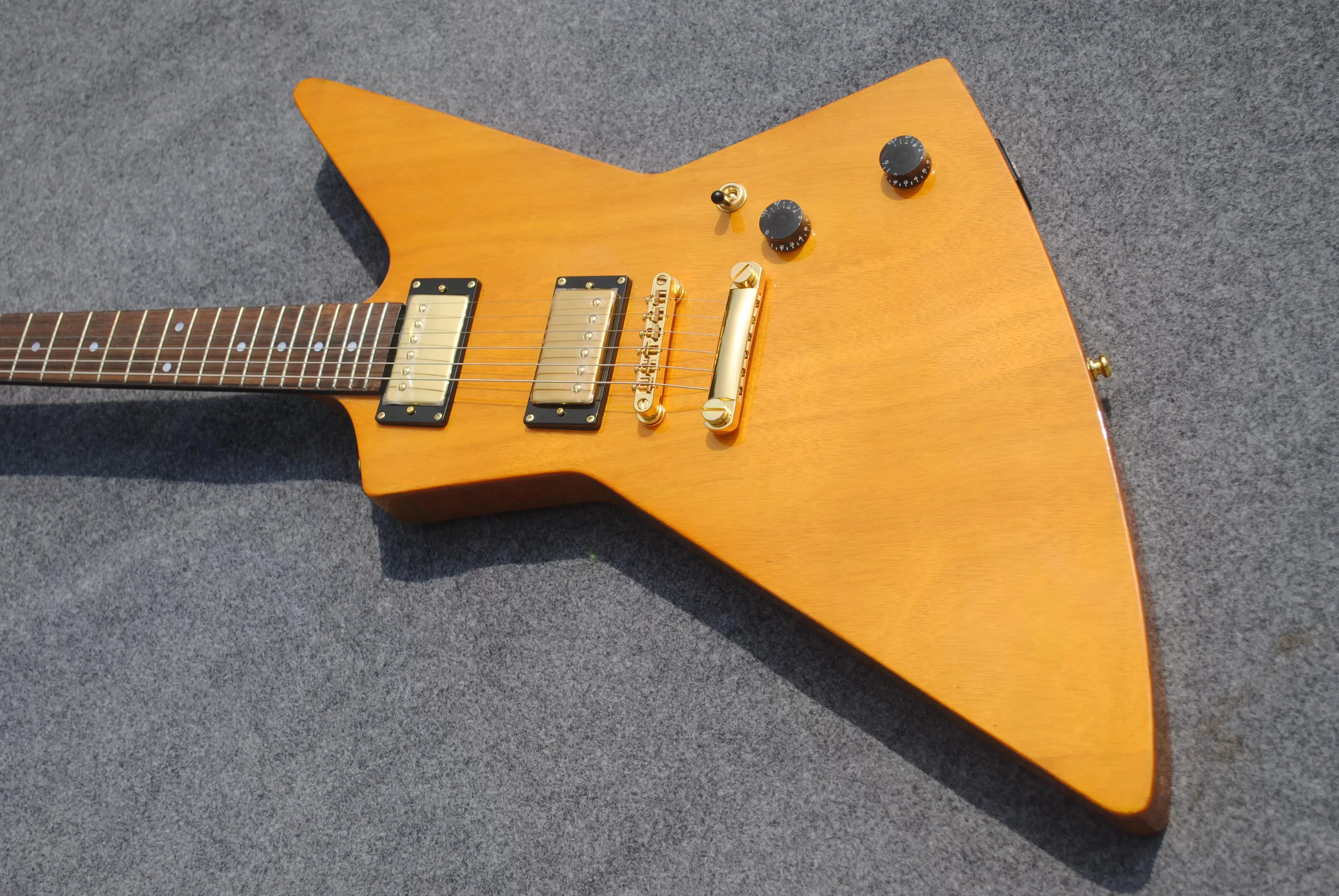 Oem 6 String Natural Explorer Electric Guitar Rosewood Fretboard Gold Hardware Free Delivery
Oem 6 String Natural Explorer Electric Guitar Rosewood Fretboard Gold Hardware Free Delivery