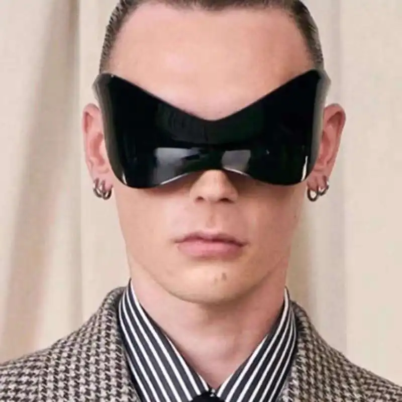 Y2K Rimless One Piece Sunglasses Cyberpunk Futuristic Large Frame Sunglasses European American Hip-hop Personality Sunglasses
Y2K Rimless One Piece Sunglasses Cyberpunk Futuristic Large Frame Sunglasses European American Hip-hop Personality Sunglasses