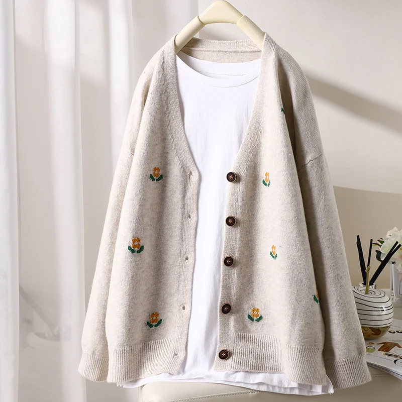 Soxu Autumn New V-neck Floral Pattern Versatile Sweater Cardigan Women's Simple Loose Long Sleeve Top
Soxu Autumn New V-neck Floral Pattern Versatile Sweater Cardigan Women's Simple Loose Long Sleeve Top