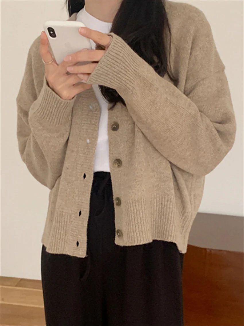 HziriP Minimalist Solid Chic Women Cardigans Sweaters New Knitted Hot 2022 Korea Femme Warm All Match Outerwear Stylish Coats
HziriP Minimalist Solid Chic Women Cardigans Sweaters New Knitted Hot 2022 Korea Femme Warm All Match Outerwear Stylish Coats