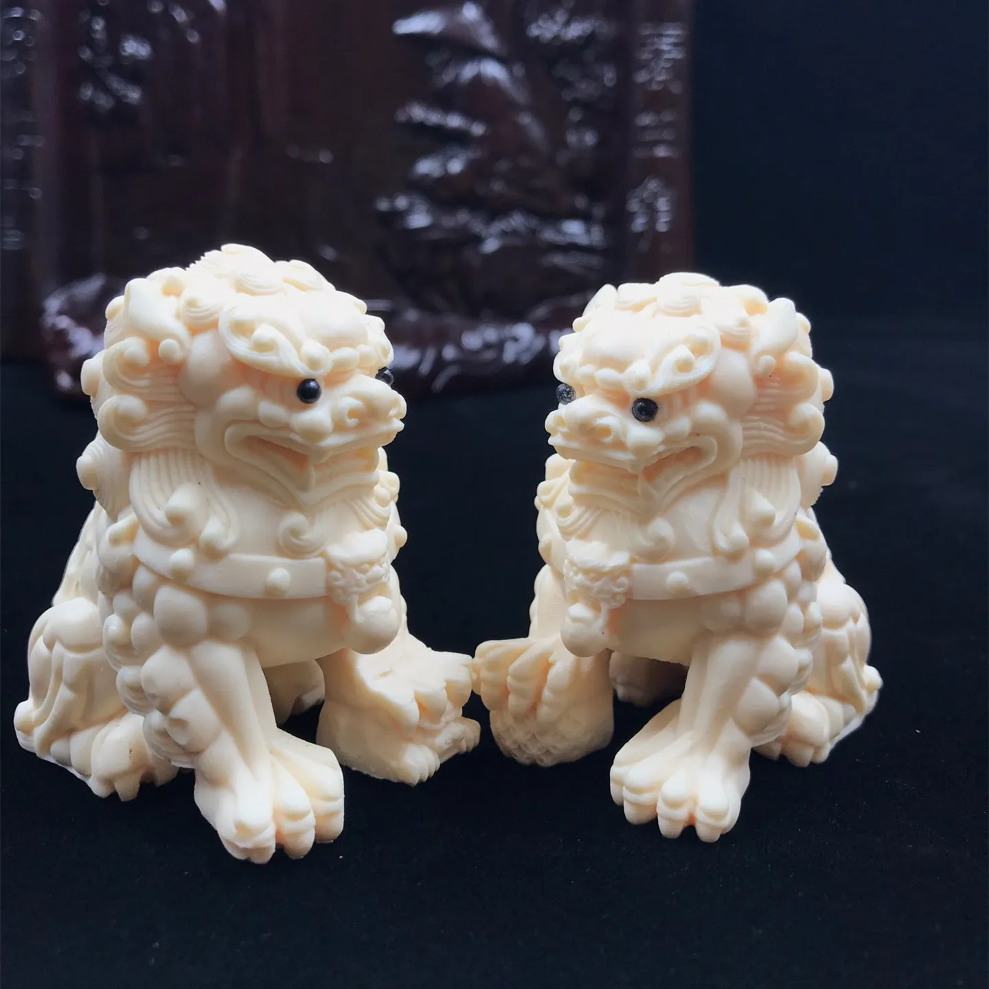 Ivory Nut Carving All the Best Lion Creative Ornaments Home Desktop Car Decoration Crafts
Ivory Nut Carving All the Best Lion Creative Ornaments Home Desktop Car Decoration Crafts
