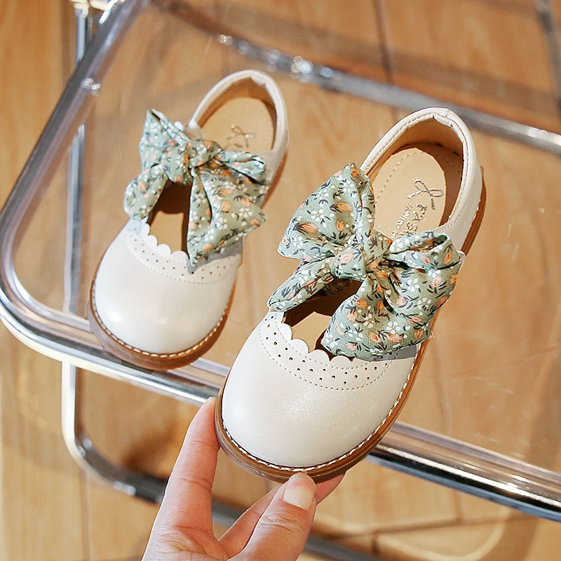 Spring Toddlers Girls Retro Floral Bow Princess Shoes Kids Leather Shoes Big Girls Fasion Soft Sole Flats Children Single Shoes
Spring Toddlers Girls Retro Floral Bow Princess Shoes Kids Leather Shoes Big Girls Fasion Soft Sole Flats Children Single Shoes