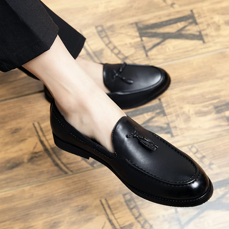 men shoes slip on Comfortable Men Loafers Genuine Leather Casual Shoes Classic Leisure Flats Fashion Driving Shoes men moccasins
men shoes slip on Comfortable Men Loafers Genuine Leather Casual Shoes Classic Leisure Flats Fashion Driving Shoes men moccasins