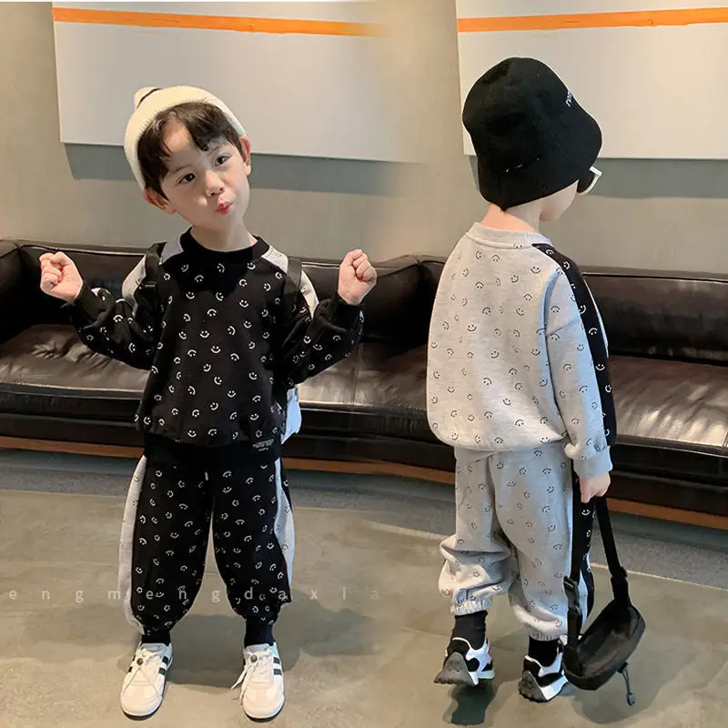 Спортивный костюм для мальчиков и девочек, милый комбинированный Топ и штаны с принтом, комплект из 2 предметов, детская повседневная спортивная одежда для младенцев, домашняя одежда 
Спортивный костюм для мальчиков и девочек, милый комбинированный Топ и штаны с принтом, комплект из 2 предметов, детская повседневная спортивная одежда для младенцев, домашняя одежда
