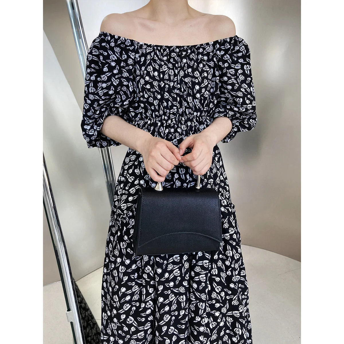 Женское длинное платье с открытой спиной, черное или белое элегантное платье с цветочным принтом и вырезом лодочкой, с открытыми плечами, на...
Женское длинное платье с открытой спиной, черное или белое элегантное платье с цветочным принтом и вырезом лодочкой, с открытыми плечами, на...