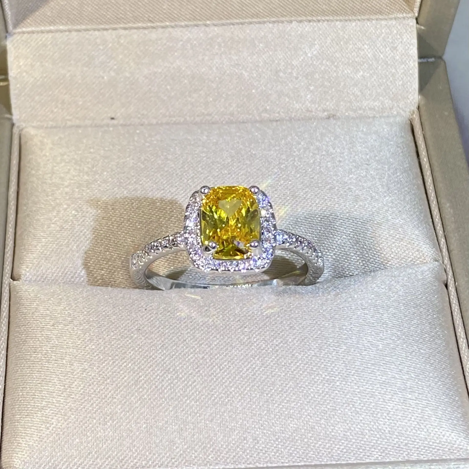 100% 925 Sterling Silver Origin Topaz Jewelry Ring for Women Wedding Bands Topaz Gemstone Jewelry Anillos De Bizuteria Females
100% 925 Sterling Silver Origin Topaz Jewelry Ring for Women Wedding Bands Topaz Gemstone Jewelry Anillos De Bizuteria Females