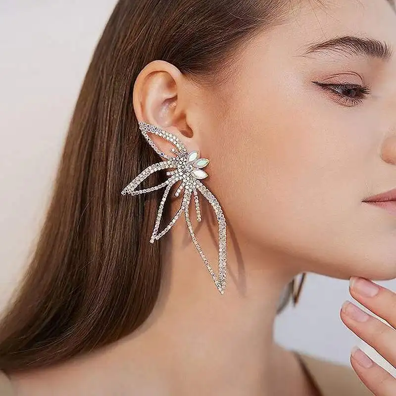 Exaggerated Crystal Geometric Flower Stud Earrings Wedding Accessories for Women Bling Rhinestone Drop Dangle Earring Gift
Exaggerated Crystal Geometric Flower Stud Earrings Wedding Accessories for Women Bling Rhinestone Drop Dangle Earring Gift